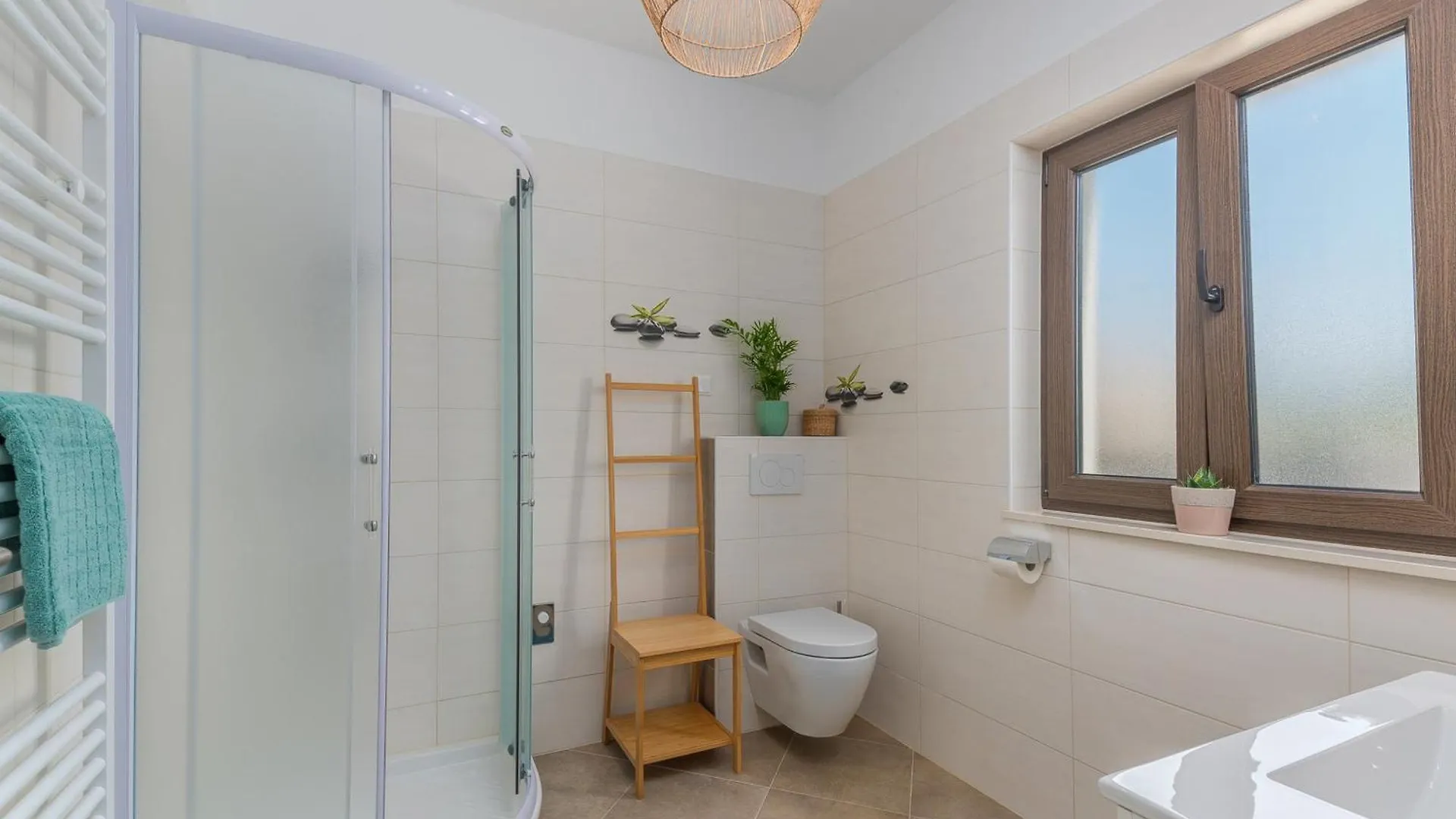 Two Bedroom Family House Danica Babici 度假居